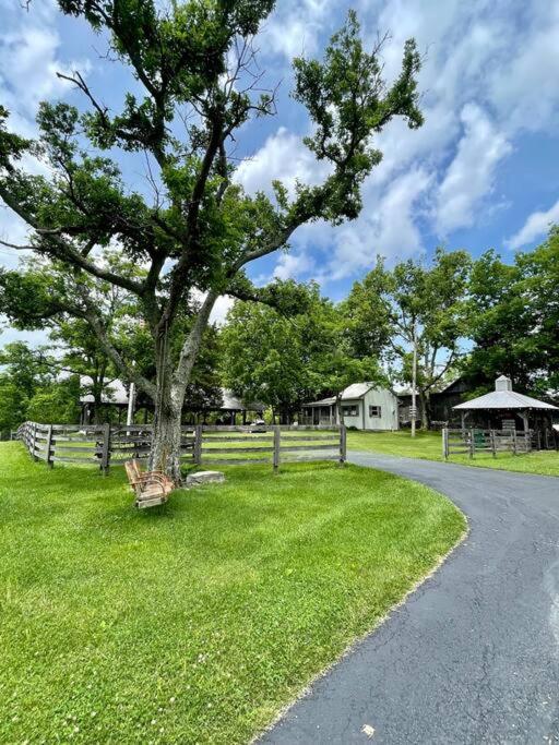 Bourbon Trail Cabin On The Farm Lawrenceburg Luaran gambar